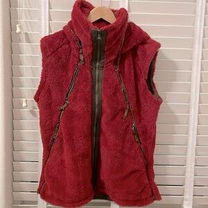 Like new, Kuhl Flight Vest, maroon XL